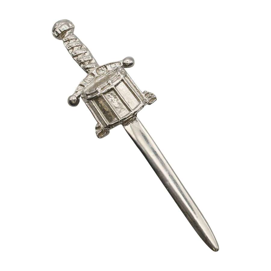 XDHKP0594 Drum Kilt Pin
