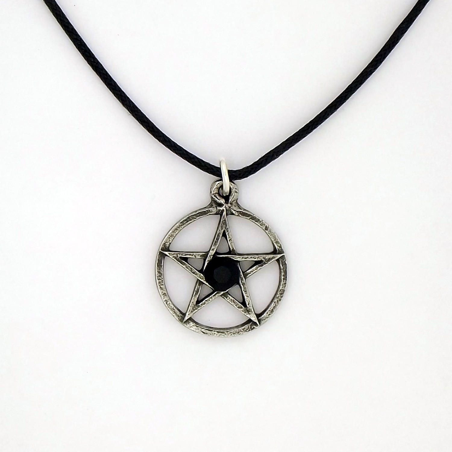 XDHP0648 Black Pentagram Pendant