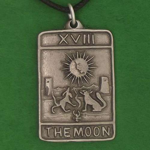 XDHP1849 Moon Tarot Card Pendant
